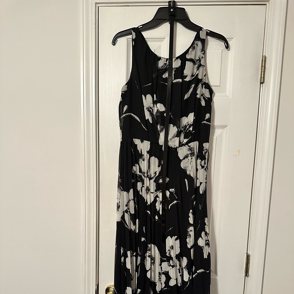 Jessica Howard Black and White Dress W/Belt. Worn Twice.